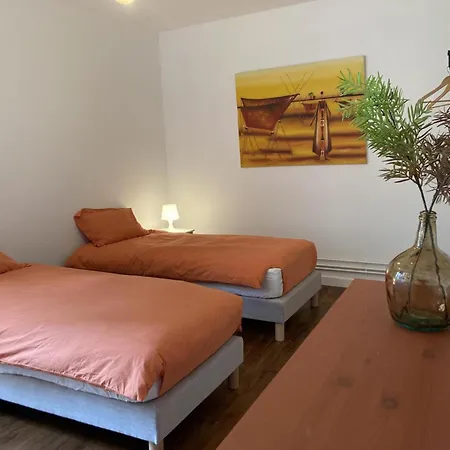 Moderne En Centre-ville De Pour 4 Personnes Avec Wifi